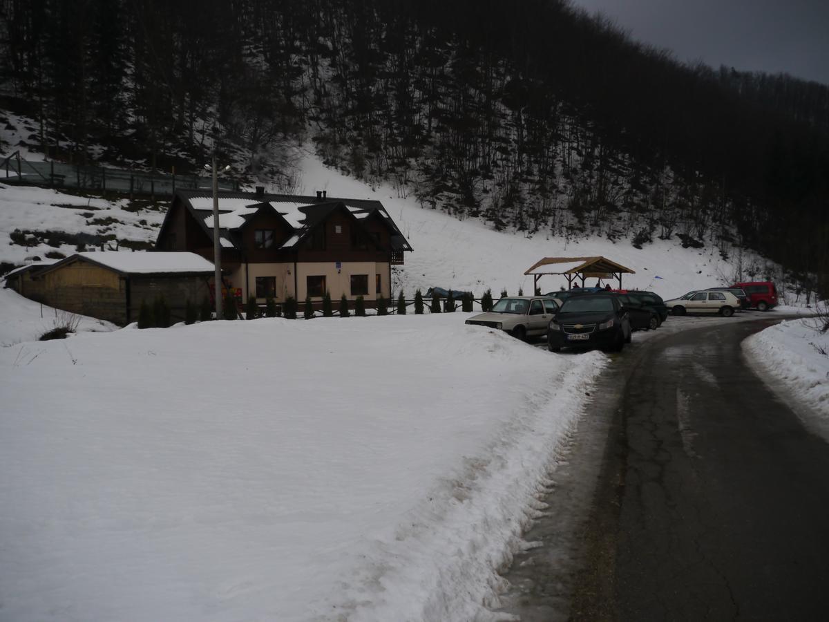 Motel Luka Dezevice Kültér fotó